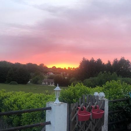 White Grape Inn Piégut-Pluviers 外观 照片